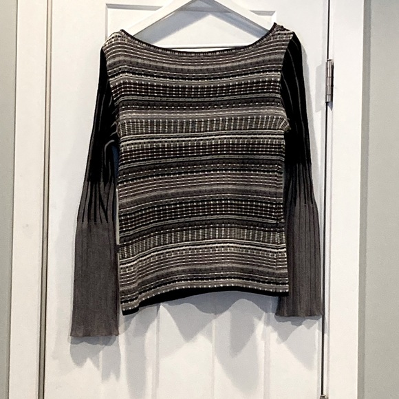 Chacok sweater in blacks and greys - Picture 2 of 6